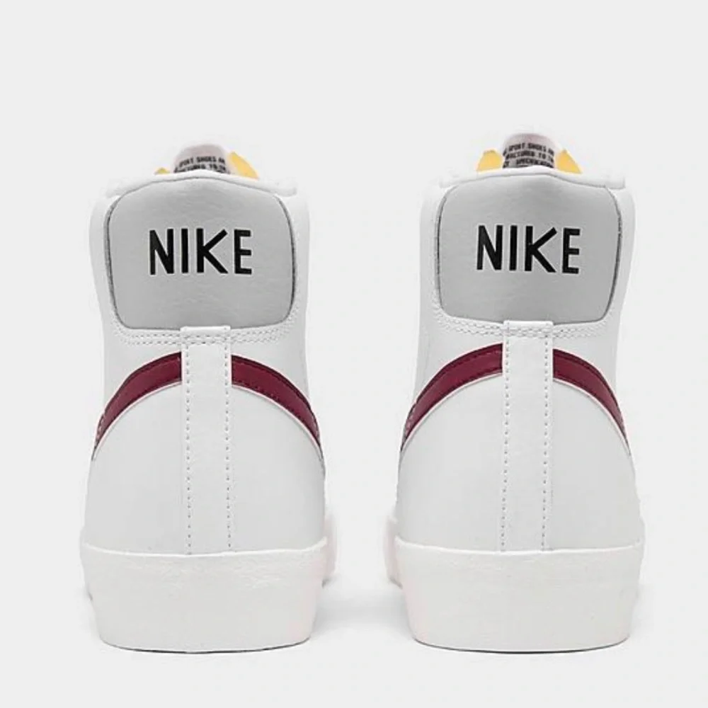 women’s Nike sneakers - Picture 2 of 3